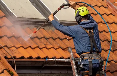 Démoussage et hydrofuge de toiture au Poët-en-Percip